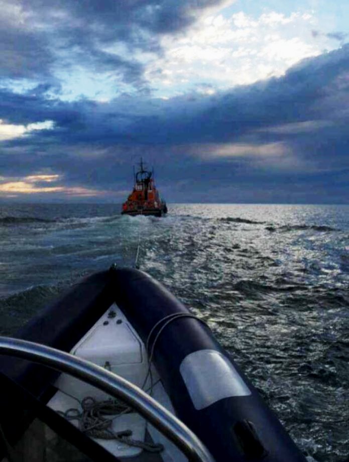 Our thanks to the RIB crew for the photograph of the tow-in.